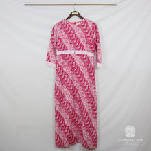 Load image into Gallery viewer, Gamis Batik Bogor Motif Tilu Sauyunan II