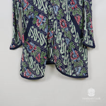 Load image into Gallery viewer, Blouse Batik Bogor Motif Tilu Sauyunan