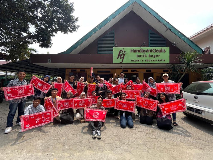 Kunjungan Pertukaran Mahasiswa Merdeka 3 IPB University ke Galeri Handayani Geulis